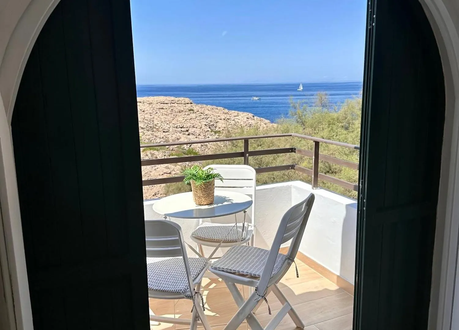 Apartment Vistas Al Mar En Primera Linea Cala en Forcat Spain
